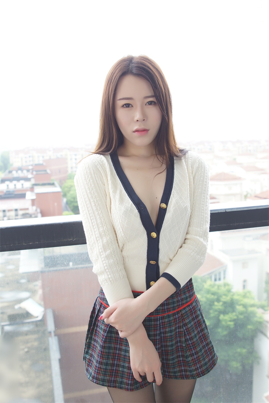 美肌女神丫丫超大私拍肤如凝脂摄影师第一视角 614P